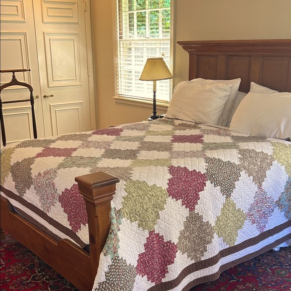 Quilt Patchwork King Bedspread in Cream Brown Green Red Vintage Family Estate - Picture 1 of 10